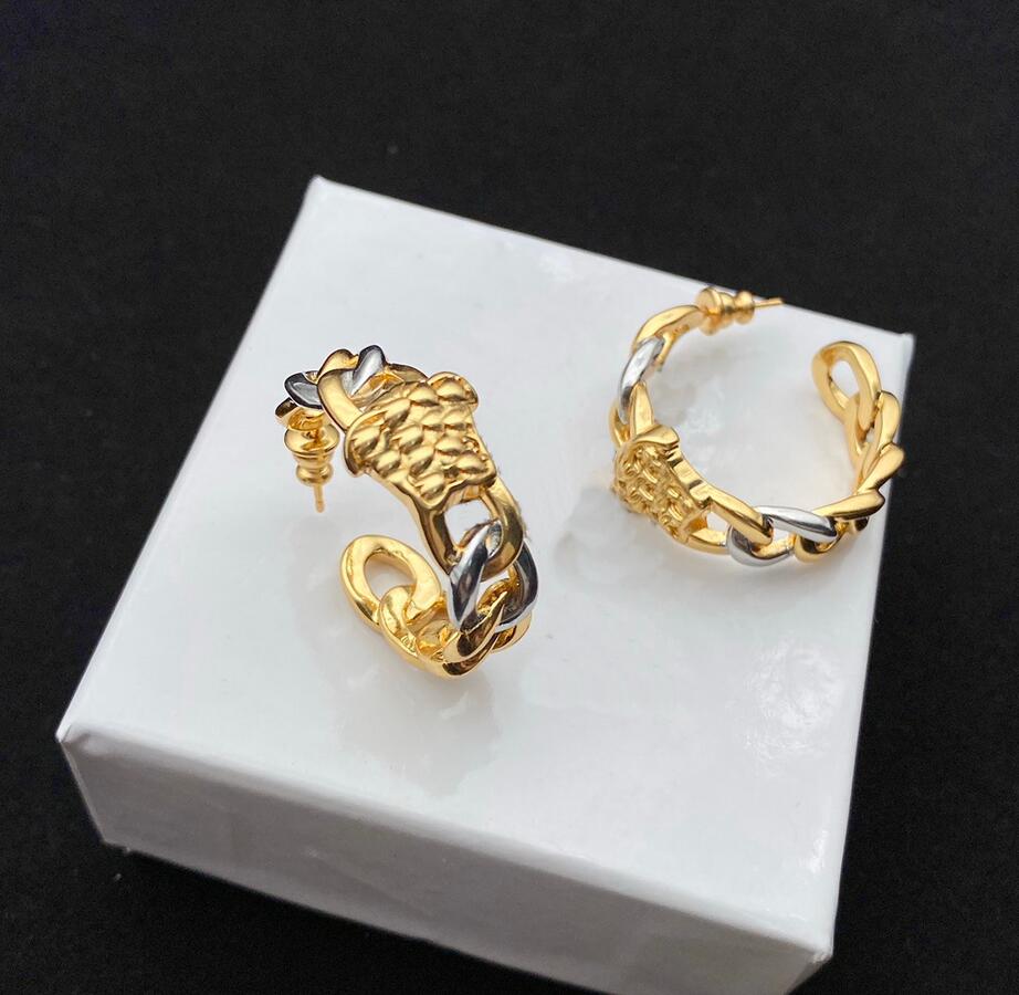 New Fashion Ear Stud Greece Meander pattern Medusa head Portrait Sculpture women men Medusa Chain Earrings gold Designer Jewelry VerE-109
New Fashion Ear Stud Greece Meander pattern Medusa head Portrait Sculpture women men Medusa Chain Earrings gold Designer Jewelry VerE-109