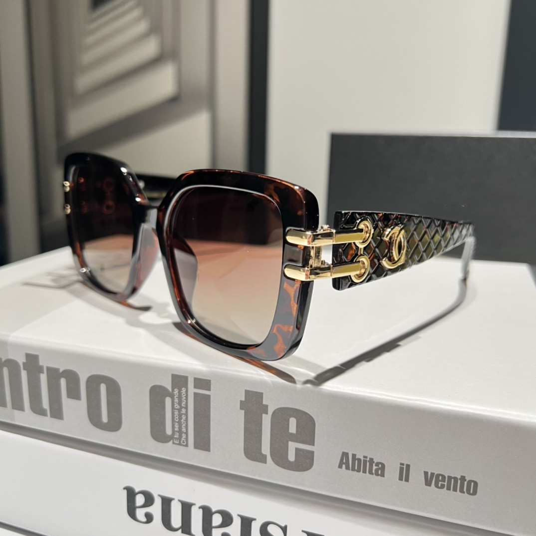 Top luxury Sunglasses polaroid lens designer womens Mens Goggle senior frame Vintage Metal 
Top luxury Sunglasses polaroid lens designer womens Mens Goggle senior frame Vintage Metal