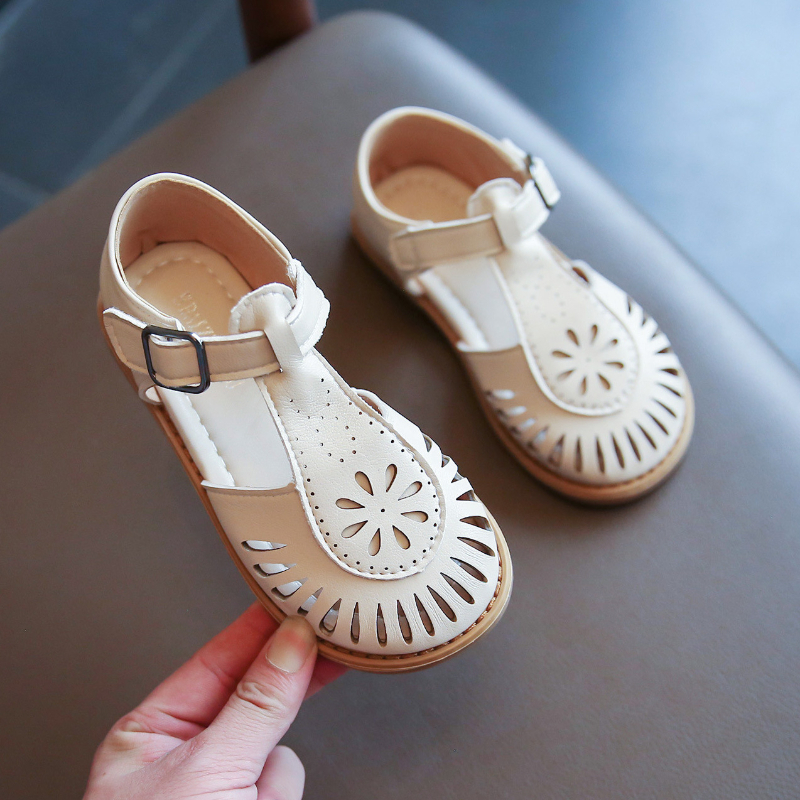 Sandals Girls Sandals Children's Hollow Soft Sole Shoes Carved Fashion Princess Shoes Beach Shoes Cut-outs Princess 230421