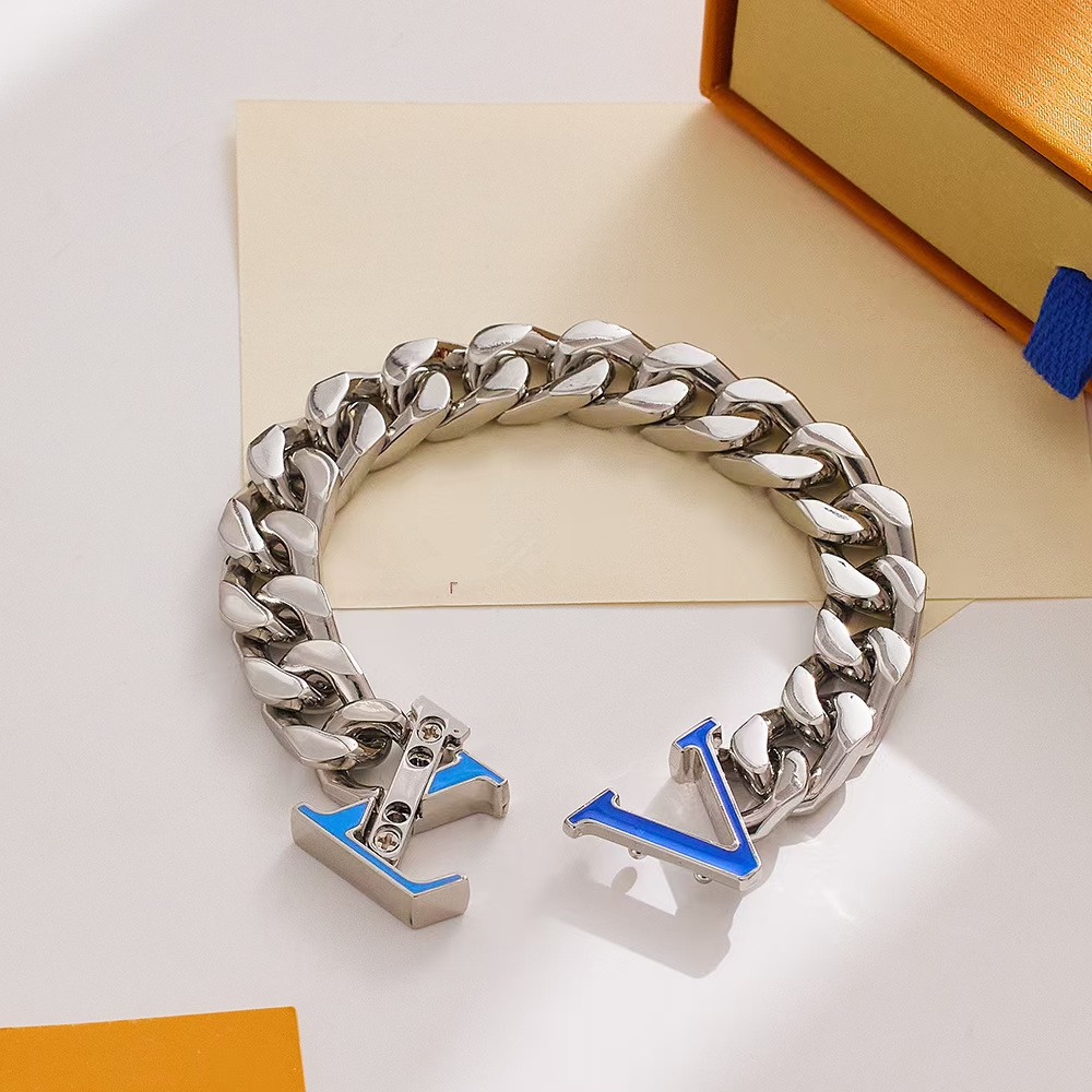 2023 Designer High Quality L letter Silver Love Bracelet Men Women Gold Bracelets Chain Fashion Personality Hip-hop length 21CM
2023 Designer High Quality L letter Silver Love Bracelet Men Women Gold Bracelets Chain Fashion Personality Hip-hop length 21CM