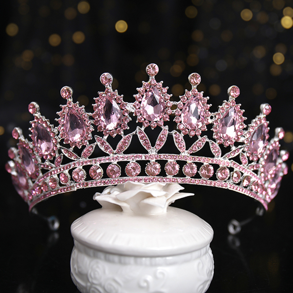 European and American high-end wedding accessories, light luxury, colorful rhinestones, retro semi round queen crown, red full diamond wedding dress, hair accessories
European and American high-end wedding accessories, light luxury, colorful rhinestones, retro semi round queen crown, red full diamond wedding dress, hair accessories