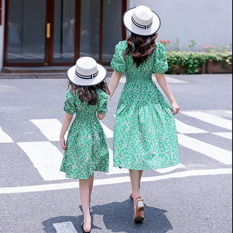 Family Matching Outfits Family Clothing Summer Mother Kids Chiffon Floral Dress Mom and Daughter Matching Clothes Girl Beach Dress Baby Girl Clothes 2