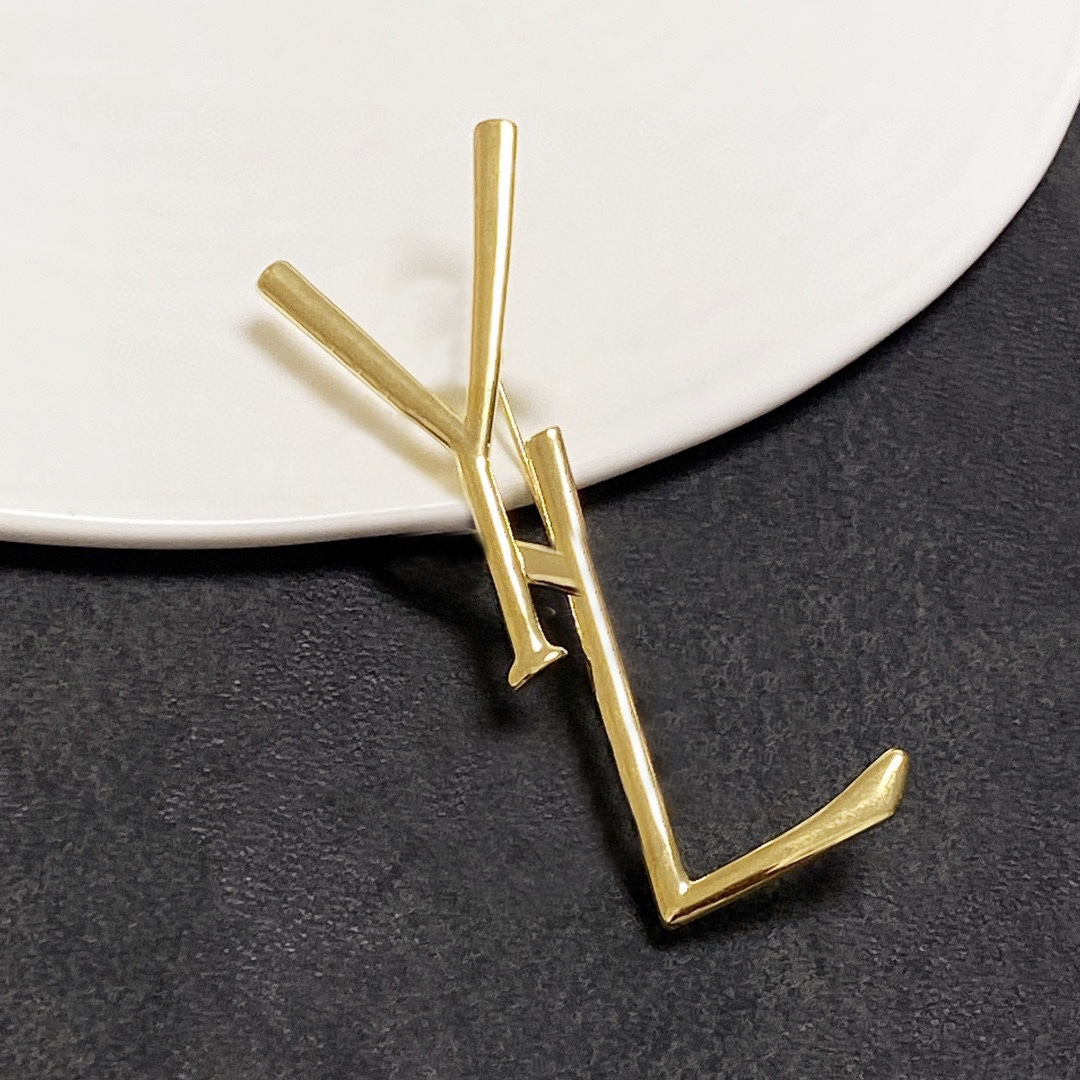 Classical brooch designer letter retro gift gold color pins women fashion broche large beads female clothes suit alloy brooch for hats classics