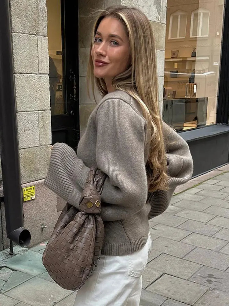 Women's Knits Tees Autumn Solid Single Breasted Pocket Warm Cardigan Women Long Sleeve V-neck Knit Tops Female Fashion Loose Streetwear 231121