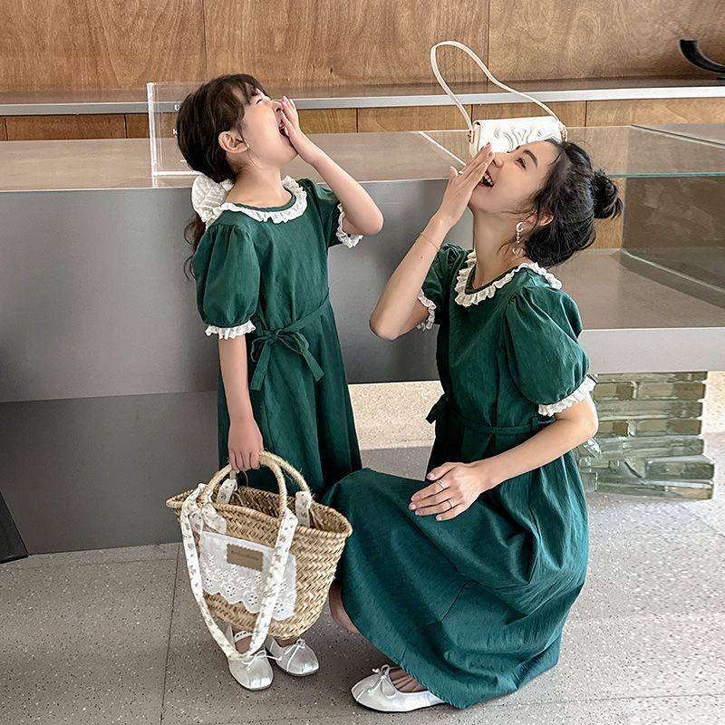 Family Matching Outfits Mommy and Daughter Matching Dress Summer Mother Kids Girl Sea Holiday Princess Dresses Korean Matching Family Outfits 230421