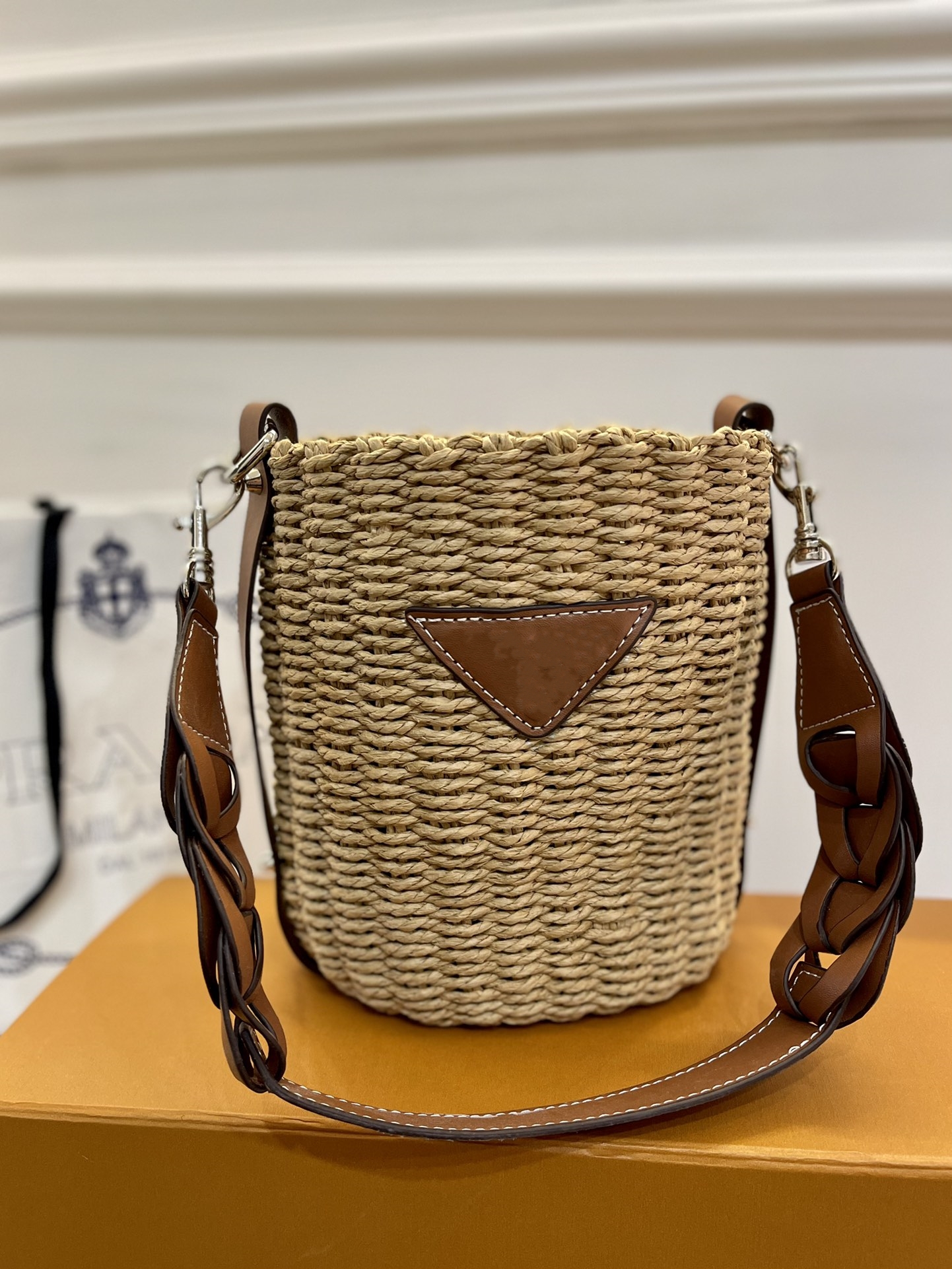 brand Designer Bag hobo bag Inner Cloth bag Summer vegetable basket Straw braided bag Fashion trend beach bag Bucket bag, Khaki
brand Designer Bag hobo bag Inner Cloth bag Summer vegetable basket Straw braided bag Fashion trend beach bag Bucket bag, Khaki