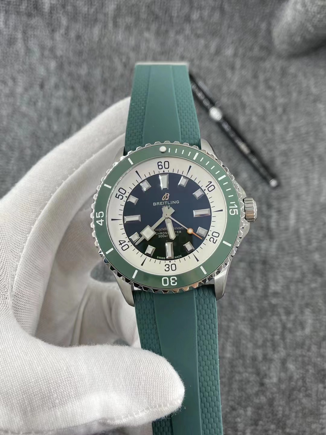 2023 new arrivals man's automatic watch stainless steel case green color rubber strap mechanical watches 273