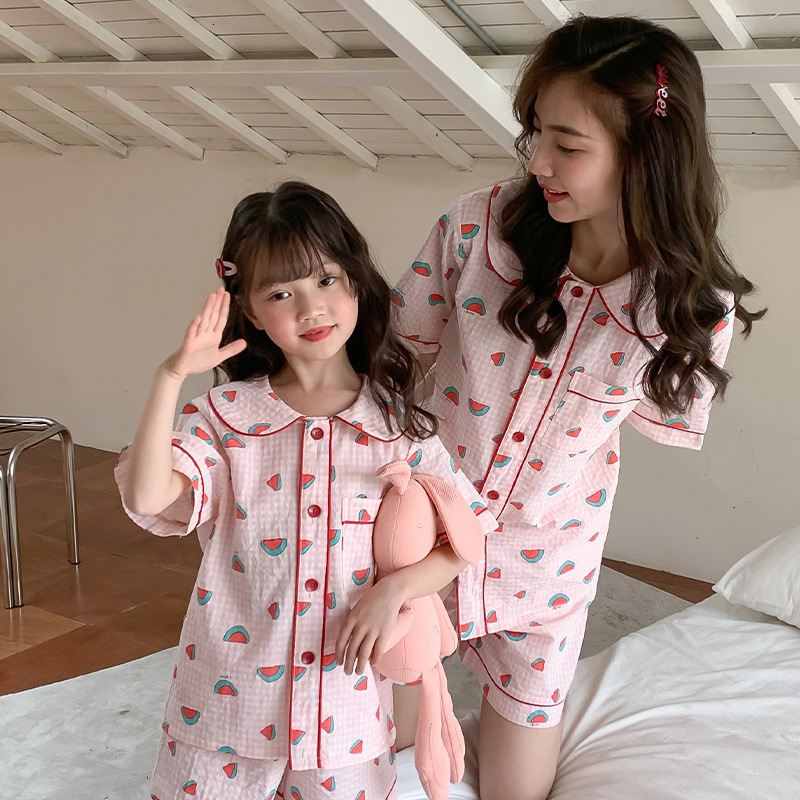 Family Matching Outfits Family Pajamas Outfit for Mother and Children Clothing Sleep Mom Baby Girls Boys Sleepwear Parent-child Coming-Home Outfit 230
