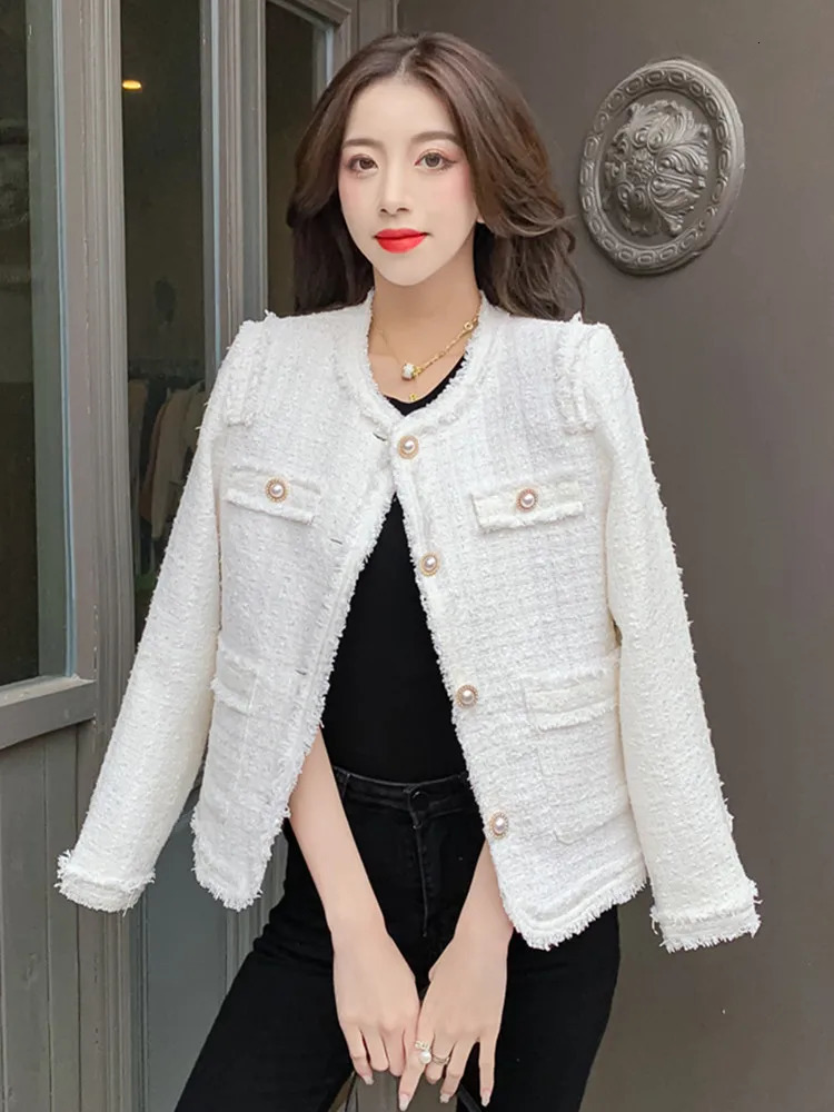Womens Jackets Autumn Temperament Ladies Oneck Pearl Buttons Tweed Jacket Coat Women Vintage Woven Tassel Short Outwear Tops 231120