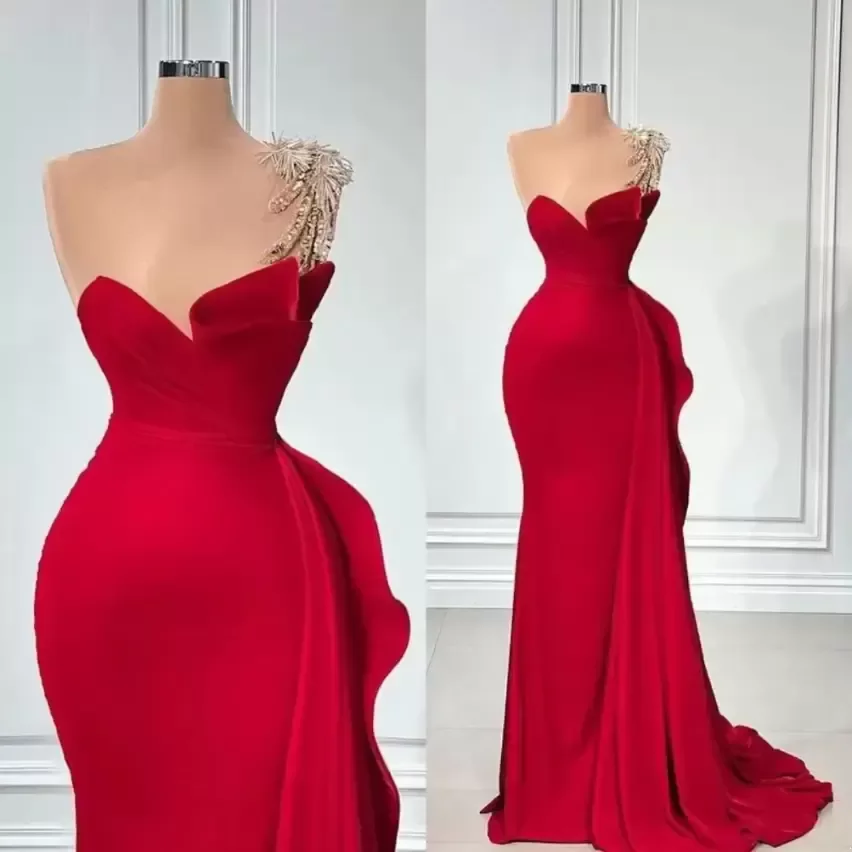 Size One Plus Shoulder Mermaid Sexy Prom Dresses Arabic Aso Ebi Red Beaded Crystals Satin Evening Formal Party Second Reception Bridesmaid Gowns Dress