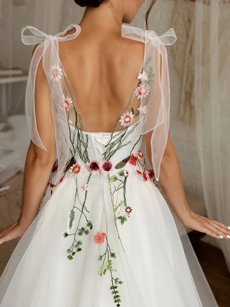 New Arrive Embroidered Floral Colorful Wedding Dress Sweetheart Straps Backless Bridal Birthday Gown Lace Up Fairy Bohemian Vestidos De Novia