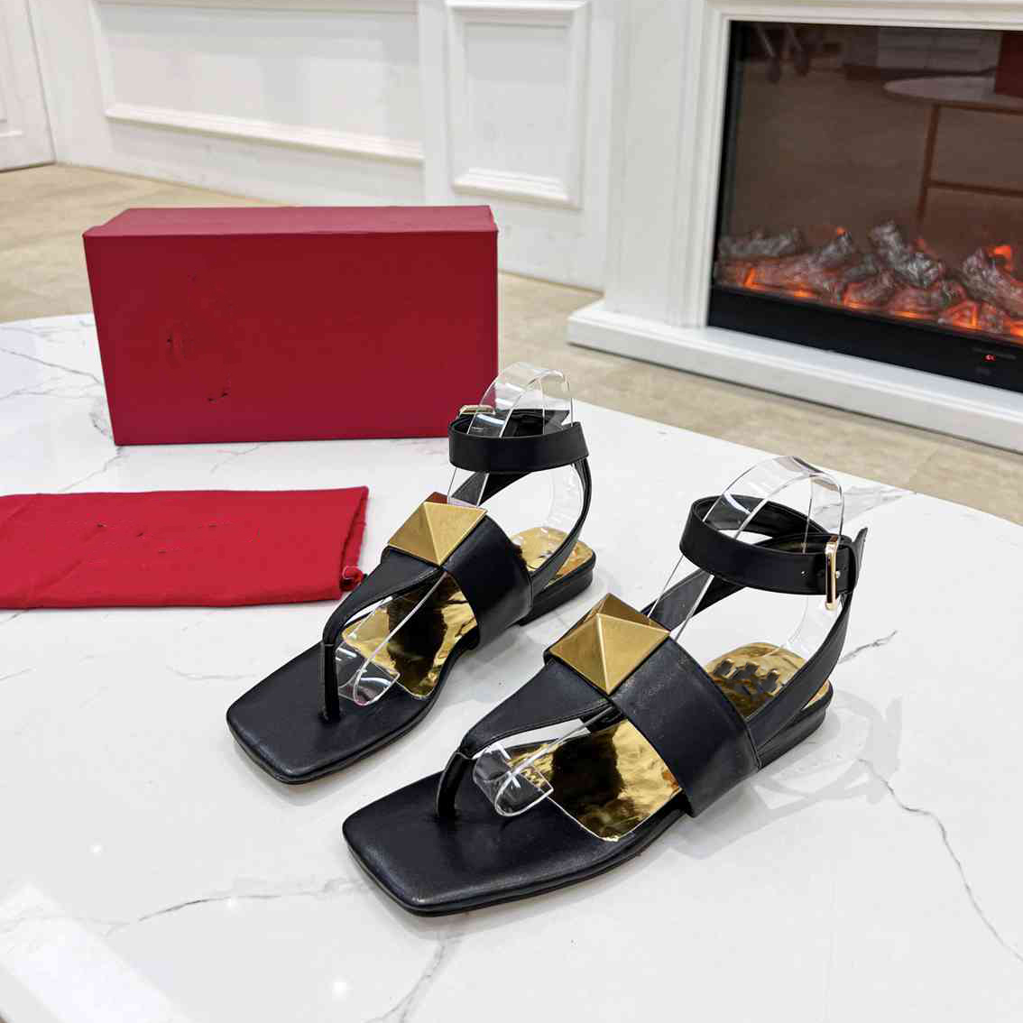 Designer Sandals Women Heel Leather Slippers Platform Valentinoity Slide Rubber Sandal Summer Fashion Patform sdfser
Designer Sandals Women Heel Leather Slippers Platform Valentinoity Slide Rubber Sandal Summer Fashion Patform sdfser