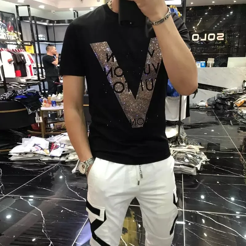 Men's T-Shirts 2022 New Mercerized Cotton V-pattern Rhinestone Designer Male Slim Casual Tees Black White Fashion Trend Short Sleeve Top VKI, Red
Men's T-Shirts 2022 New Mercerized Cotton V-pattern Rhinestone Designer Male Slim Casual Tees Black White Fashion Trend Short Sleeve Top VKI, Red