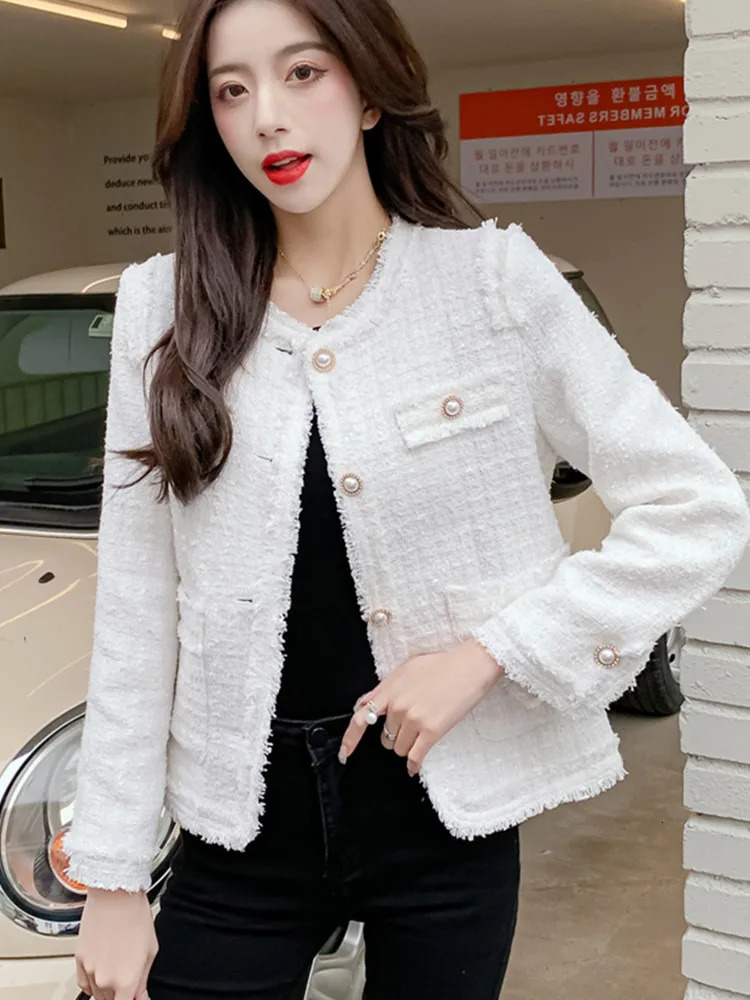 Womens Jackets Autumn Temperament Ladies Oneck Pearl Buttons Tweed Jacket Coat Women Vintage Woven Tassel Short Outwear Tops 231120