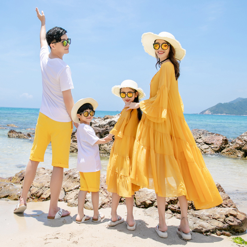 Family Matching Outfits Summer Beach Dad Son T-shirt Shorts Family Holiday Couple Outfits Seaside Family Matching Outfits Mum Daughter Dresses Korean 