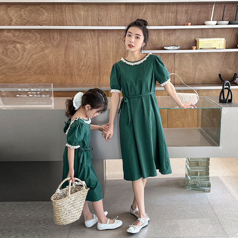 Family Matching Outfits Mommy and Daughter Matching Dress Summer Mother Kids Girl Sea Holiday Princess Dresses Korean Matching Family Outfits 230421
