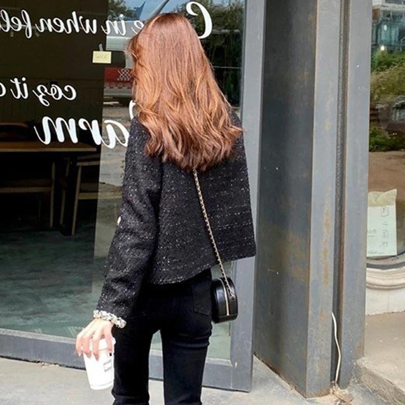 Womens Jackets French Tweed Women Small Fragrant Autumn Korean Woolen Short Outerwear Elegant Black Plaid Coat Pockets Office Pearls 231120