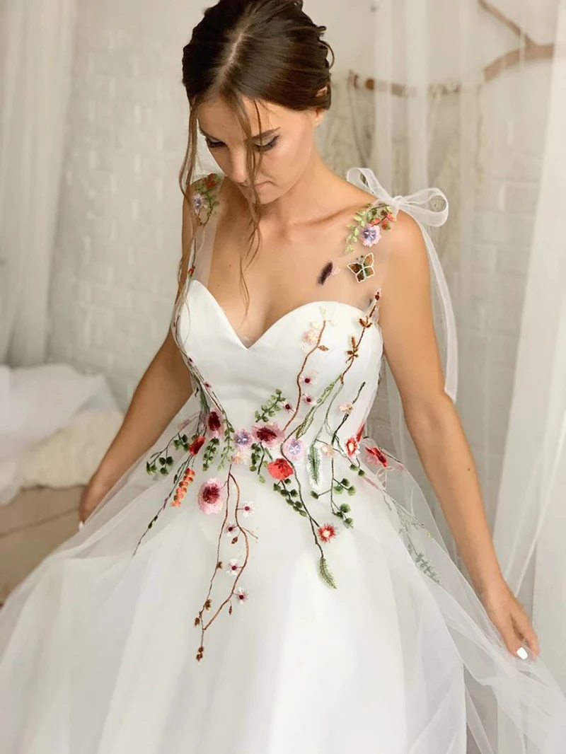 New Arrive Embroidered Floral Colorful Wedding Dress Sweetheart Straps Backless Bridal Birthday Gown Lace Up Fairy Bohemian Vestidos De Novia