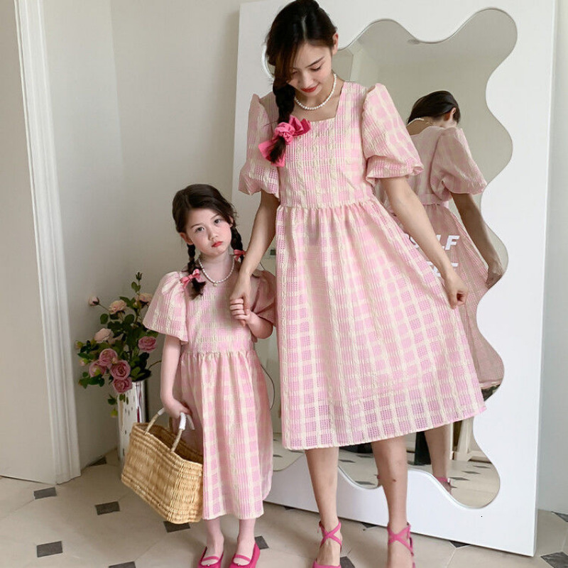 Family Matching Outfits Summer Matching Outfits for The Family Mother Kids Girls Plaid Dress Mother Daughter Matching Clothes Baby Girl Clothes 230421