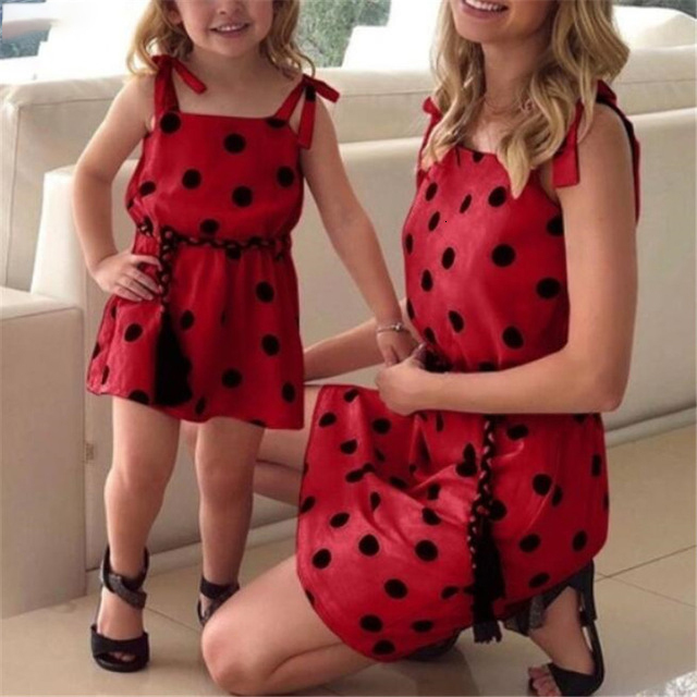 Family Matching Outfits Mom and Girls Clothes 1 2 3 4 5 Years Family Match Outfits Summer Dress Sling Polka Dot Mother Daughter Dresses 230421
