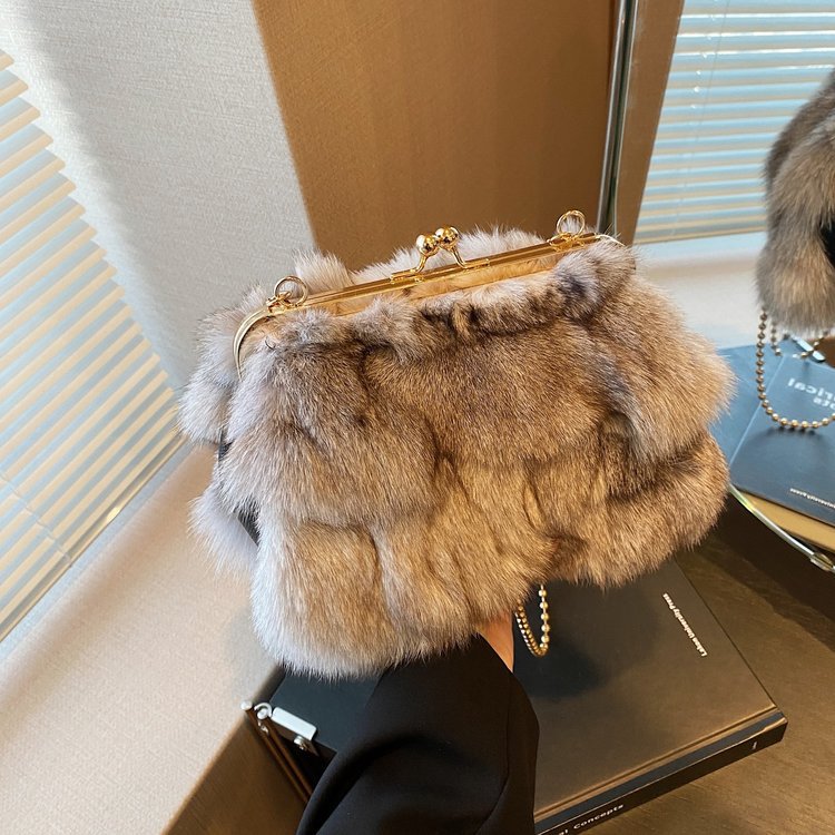 Ladies shoulder bags 2 colors soft and comfortable in winter imitation fox Mao Mao chain bag niche design metal clip women handbag Joker plush handbags 6018#