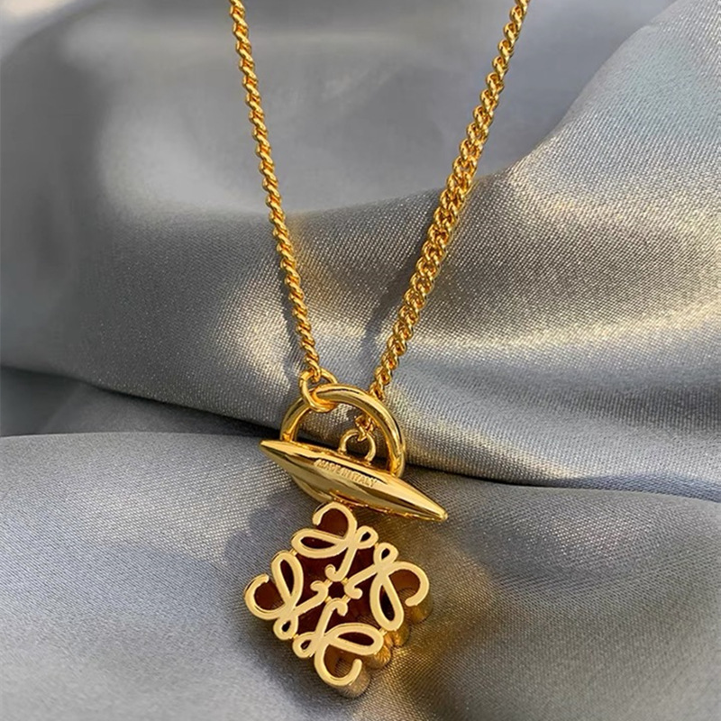 Dunhuang Classic Hollow Square Pendant Necklace with OT Clasp and French Niche Design for Women's Versatile Coat Sweater Chain
Dunhuang Classic Hollow Square Pendant Necklace with OT Clasp and French Niche Design for Women's Versatile Coat Sweater Chain