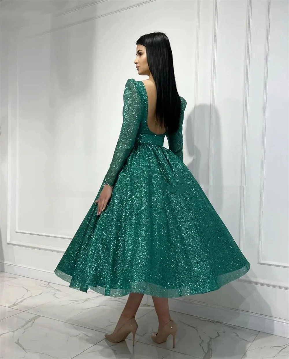 2024 Elegant Tea Length Homecoming Dresses A Line Glitter Green Sequined Long Sleeves Formal Party Gowns Sexy Backless Prom Dress