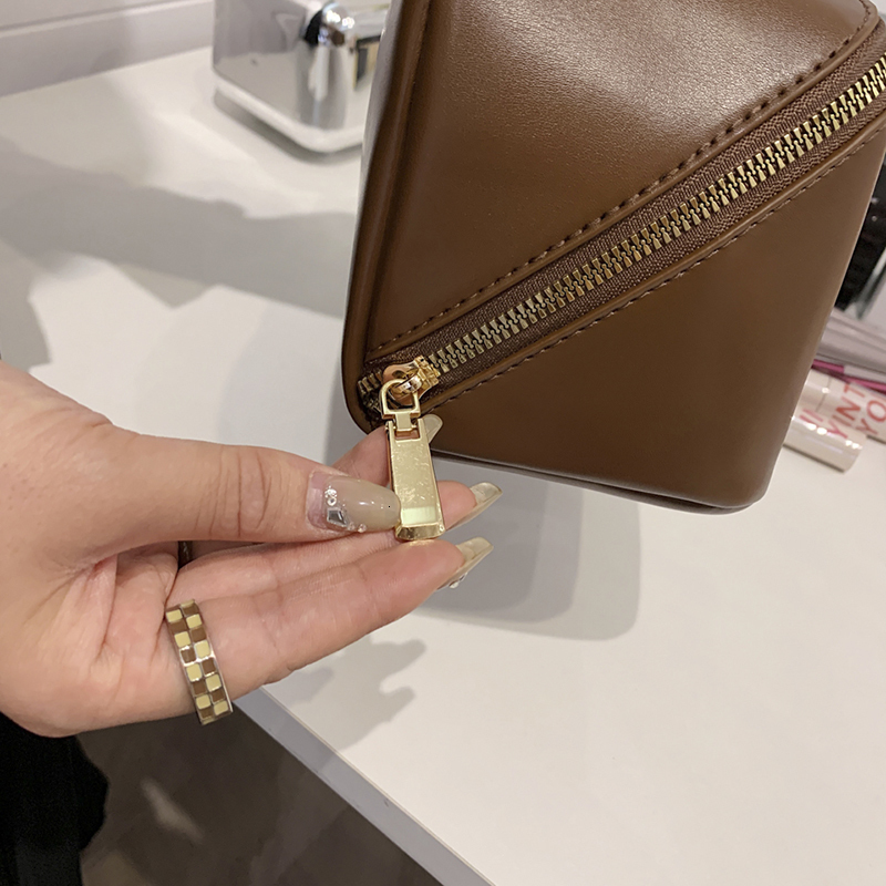 Cosmetic Bags Cases Womens Crazy Horse Male Toiletry High quality Leather Vintage Wash Make Up Travel Organizer 230421