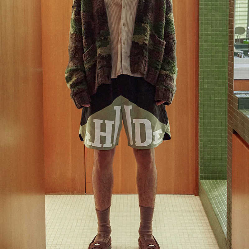 Designer Clothing Rhude Shorts Men's Summer Patchwork Embroidered Letters American Street Shorts Casual Sports Couples Joggers Sportswear Beach fitness outdoor, Embroidered black
Designer Clothing Rhude Shorts Men's Summer Patchwork Embroidered Letters American Street Shorts Casual Sports Couples Joggers Sportswear Beach fitness outdoor, Embroidered black