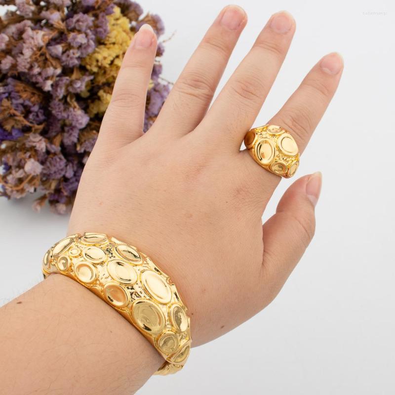 Bangle Big Bracelet Rings Dubai Women Nigerian Jewelry 18K Gold Plated Fashion Luxury High Quality Cuff Wedding Clothing Gift
Bangle Big Bracelet Rings Dubai Women Nigerian Jewelry 18K Gold Plated Fashion Luxury High Quality Cuff Wedding Clothing Gift