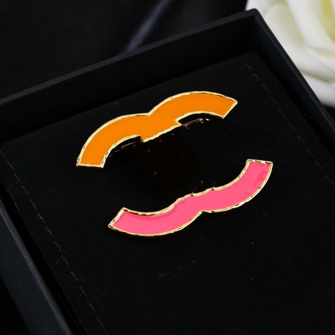 Fashion Vintage Luxury Brand Designer Pins the Letter ccity Brooches Women channel Cape Buckle Brooch Suit Pin Wedding Party Jewelry Accessories Gifts ax12i
Fashion Vintage Luxury Brand Designer Pins the Letter ccity Brooches Women channel Cape Buckle Brooch Suit Pin Wedding Party Jewelry Accessories Gifts ax12i