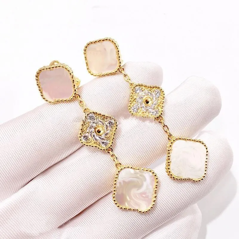 Fashion luxury designer clover earrings ear studs love pendant cleefing Screw Party women Earring wedding earring couple gift with box
Fashion luxury designer clover earrings ear studs love pendant cleefing Screw Party women Earring wedding earring couple gift with box