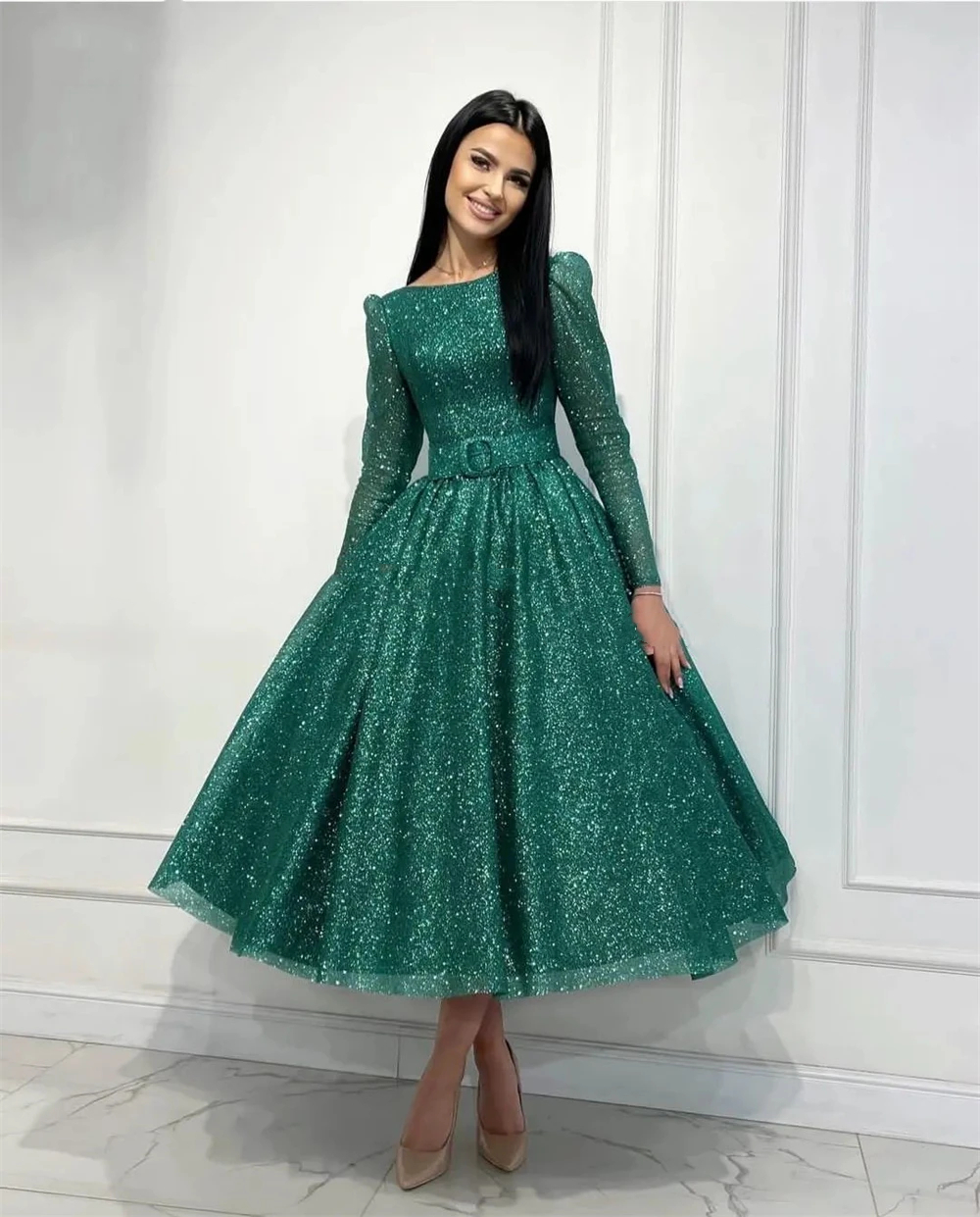 2024 Elegant Tea Length Homecoming Dresses A Line Glitter Green Sequined Long Sleeves Formal Party Gowns Sexy Backless Prom Dress