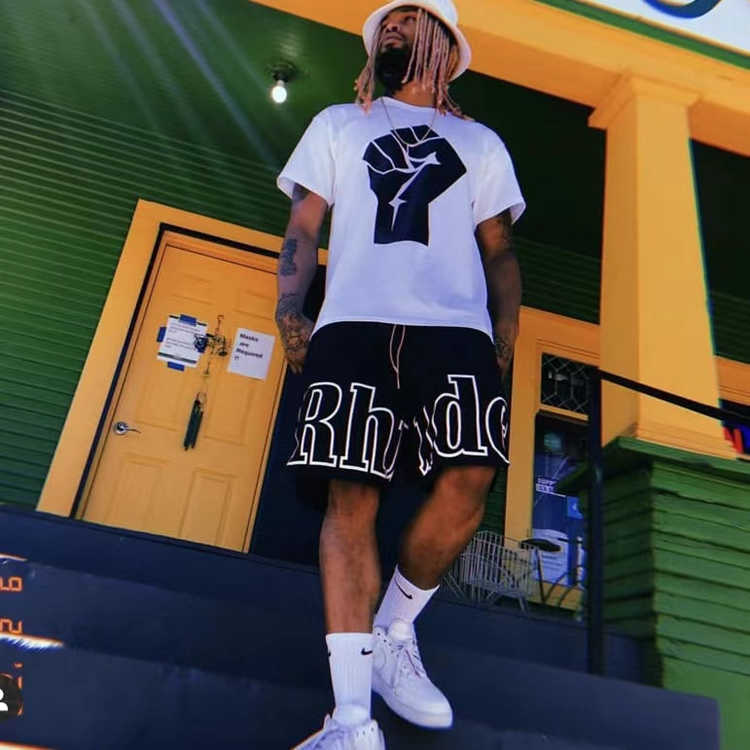 Designer Clothing Rhude Trend Brand Reflective Letter Shorts Printed High Street Drawstring Loose Casual Split Pants Men Couples Joggers Sportswear Beach fitness, Gray
Designer Clothing Rhude Trend Brand Reflective Letter Shorts Printed High Street Drawstring Loose Casual Split Pants Men Couples Joggers Sportswear Beach fitness, Gray