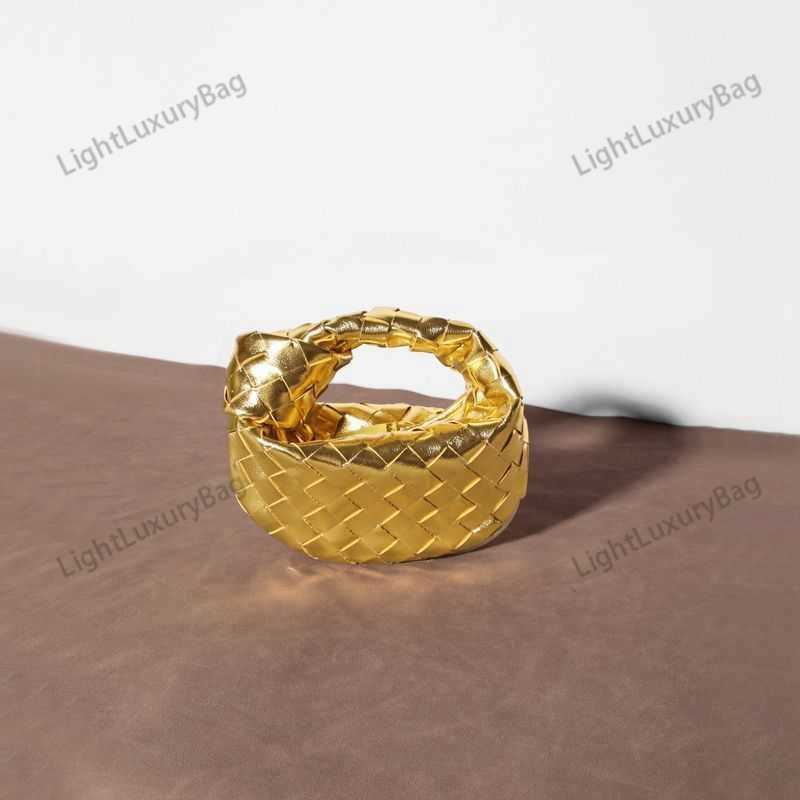 Leather Designer Mini Venetas Bags Bottegas Bag Cute Knotted 2023 Jodies Woven Small Cloud 17cm Wrist Handbags 230422, Golden
Leather Designer Mini Venetas Bags Bottegas Bag Cute Knotted 2023 Jodies Woven Small Cloud 17cm Wrist Handbags 230422, Golden