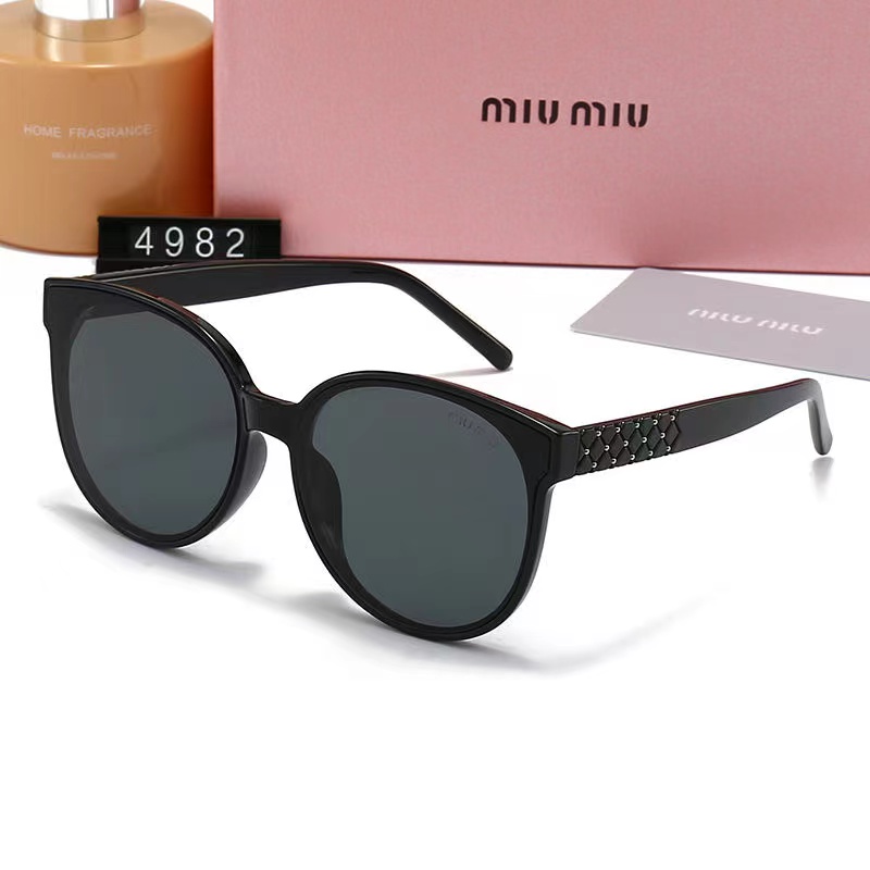 Miu men's and women's round frame sunglasses sunscreen sunglasses fashion travel street photo anti glare sunglasses 4982
Miu men's and women's round frame sunglasses sunscreen sunglasses fashion travel street photo anti glare sunglasses 4982