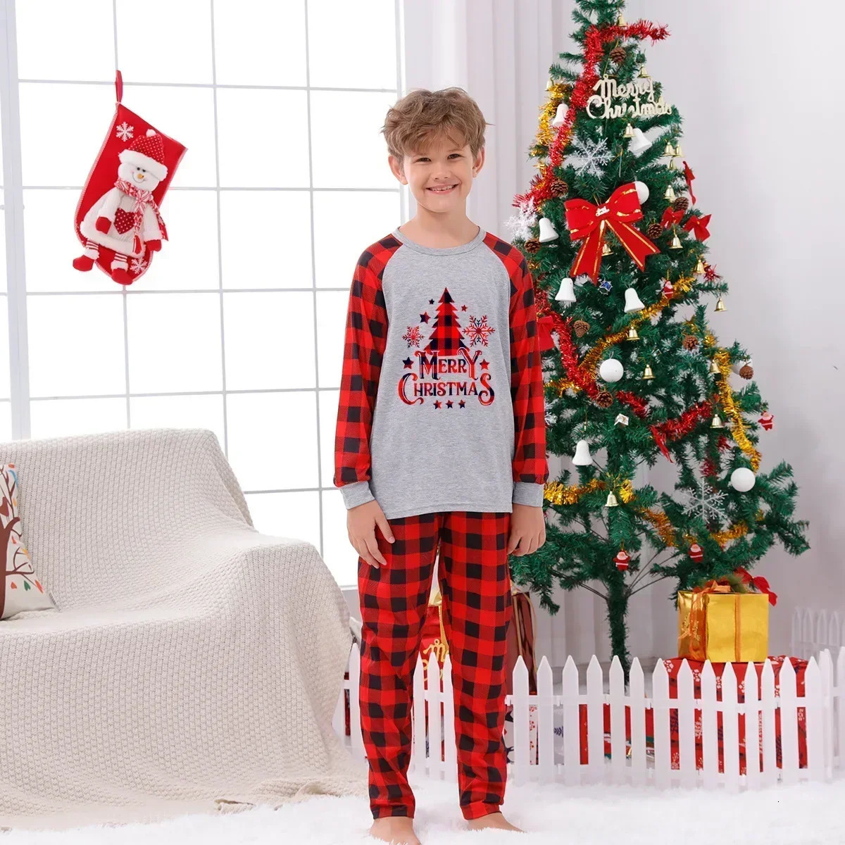 Family Matching Outfits Xmas Family Look Christmas Pajamas Set Santa Tree Print Mom Daughter Dad Son Matching Clothes Baby Romper Soft Pyjamas 231122