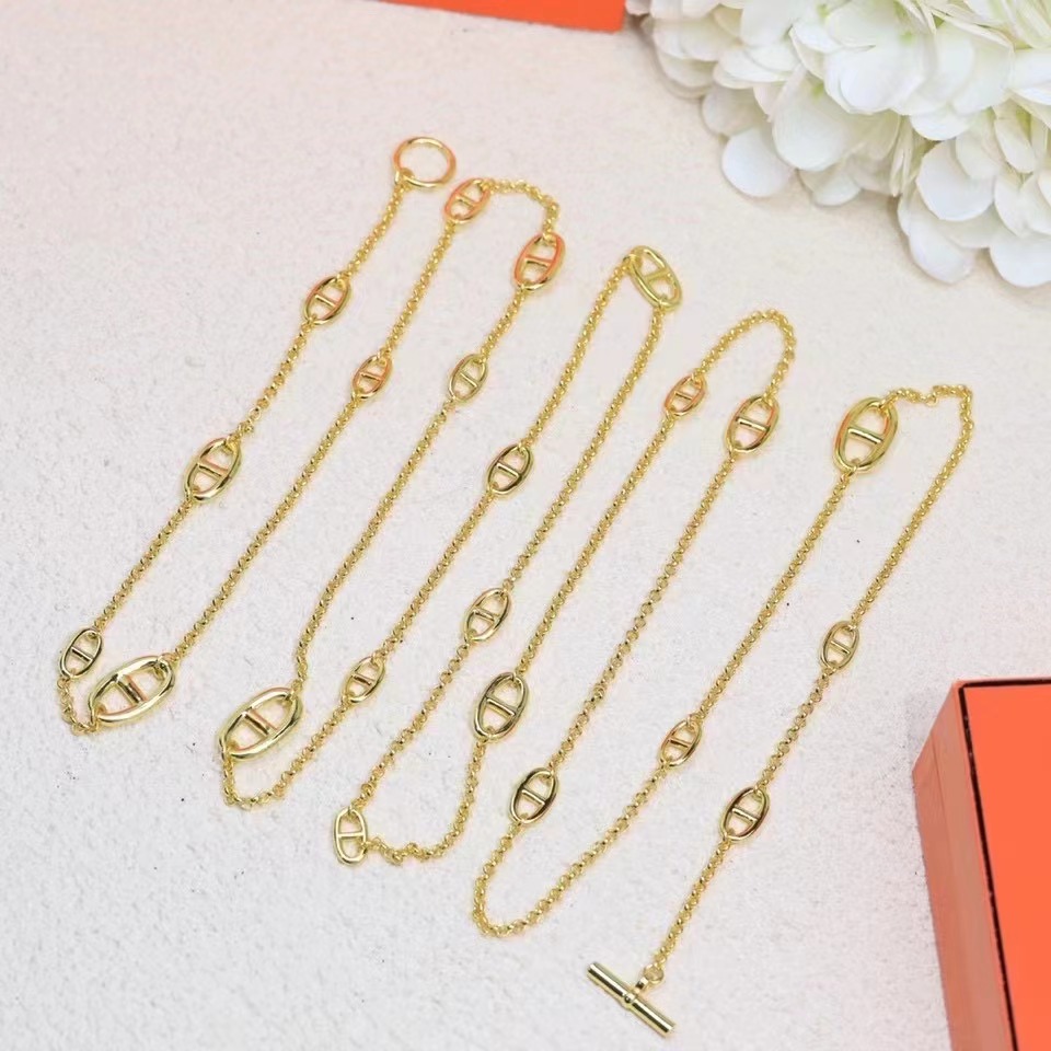 Hot money Pig nose Sweater chain Neutral Necklace Personality fashion Copper material Surface plating of pure silver Spring and autumn winte
Hot money Pig nose Sweater chain Neutral Necklace Personality fashion Copper material Surface plating of pure silver Spring and autumn winte