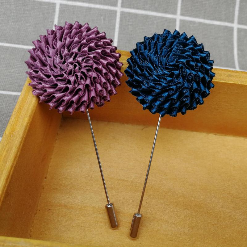 Brooches High Quality Luxury Fabric Flower Brooch Lapel Pin For Men Long Needle Suit Wedding Boutonniere Fashion Clothing Accessories
Brooches High Quality Luxury Fabric Flower Brooch Lapel Pin For Men Long Needle Suit Wedding Boutonniere Fashion Clothing Accessories