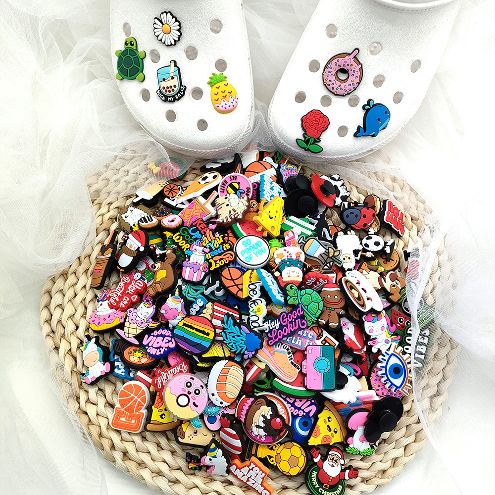 Shoe Parts Accessories 20500PCS jibz Wholesale Random Cartoon Animal Charms Decrations For Croc Buckle Kids Xmas Gifts 230421