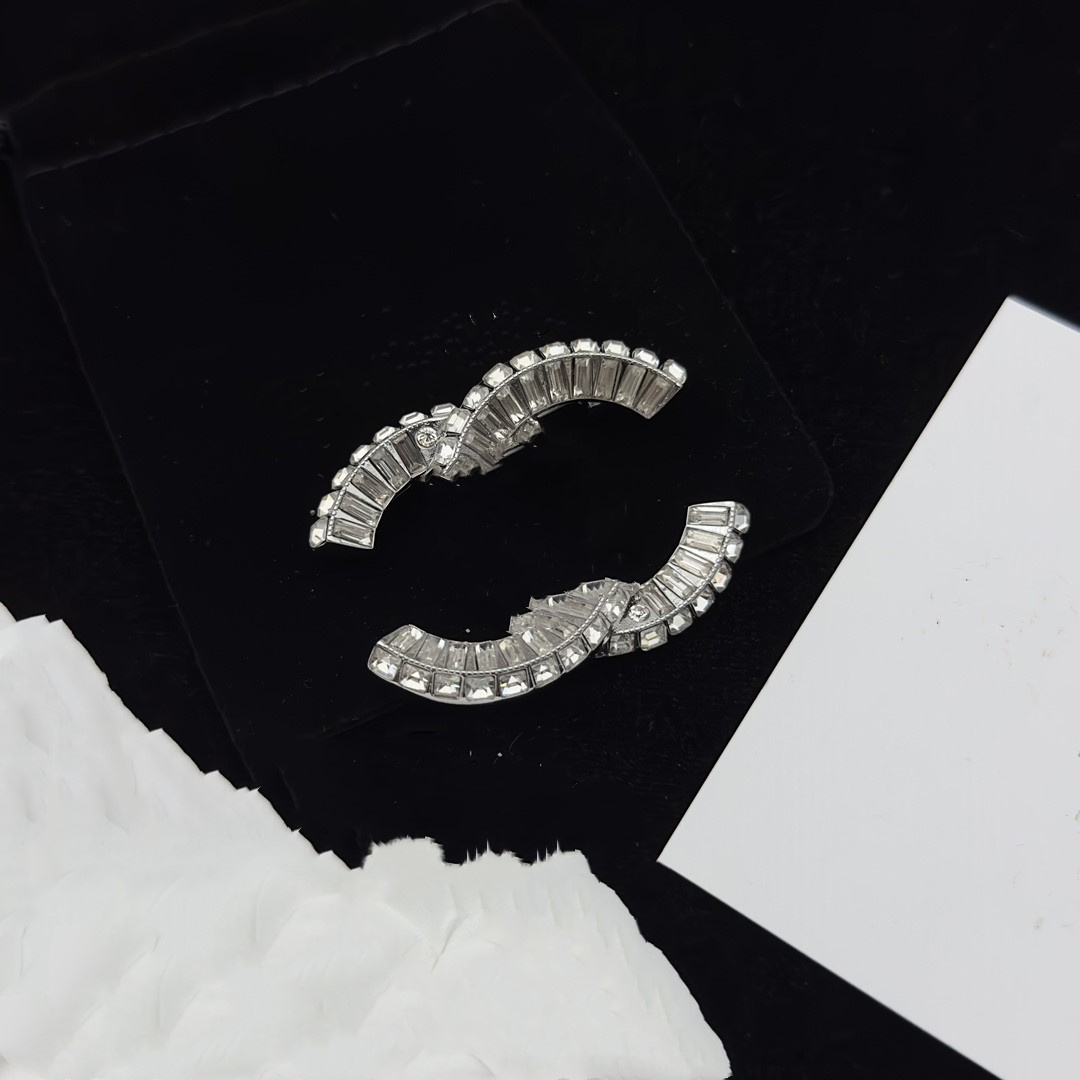 Designer brooch Luxury Pin brooches Fashion channel jewelry Girl brooch Premium gift Couple ccity family wedding party Accessories kx8h
Designer brooch Luxury Pin brooches Fashion channel jewelry Girl brooch Premium gift Couple ccity family wedding party Accessories kx8h