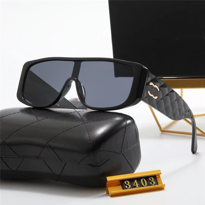 Designer Sunglasses For Women Men Cat Eye Model Eyewear Special UV 400 Protection Letters Big Leg Double Beam Frame Outdoor Design High Alloy Women Sunglasses 3043A
Designer Sunglasses For Women Men Cat Eye Model Eyewear Special UV 400 Protection Letters Big Leg Double Beam Frame Outdoor Design High Alloy Women Sunglasses 3043A