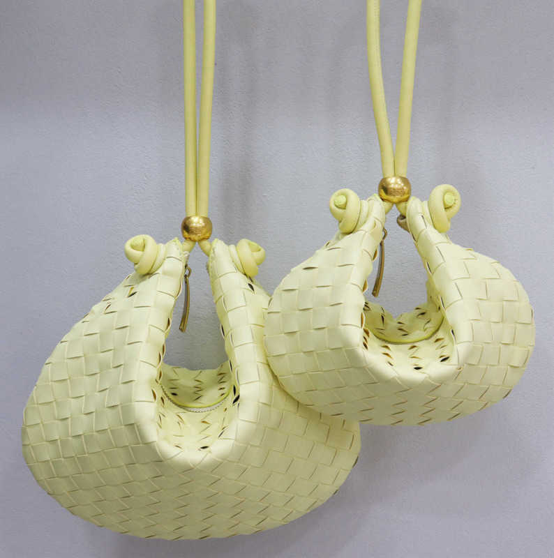 Totes Single Luxury Dual Bottegas Bag Shell Venetas Woven Turn Bags Purpose Large Capacity Summer Designer Shoulder Handbag Armpit Small Roun Shoulder Bags IDD7, Pure gold
Totes Single Luxury Dual Bottegas Bag Shell Venetas Woven Turn Bags Purpose Large Capacity Summer Designer Shoulder Handbag Armpit Small Roun Shoulder Bags IDD7, Pure gold
