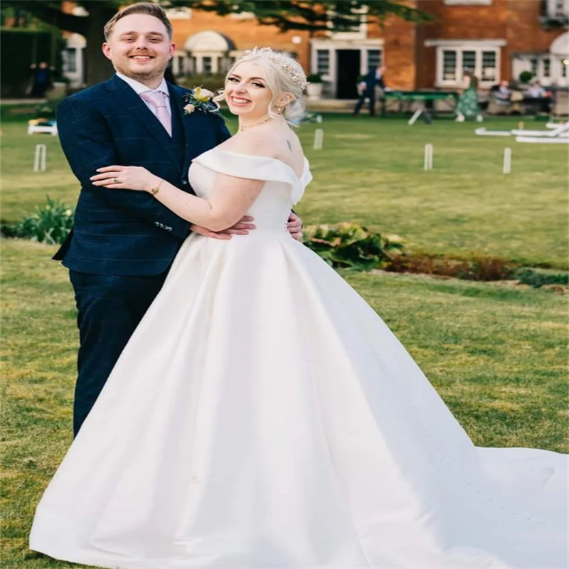 Beautiful Soft Satin Beaded Wedding Dress 2023 Off Shoulders A Line Garden Boho Bride Dress Vestido De Novia Modern Simple Robe De Mariee Simple Summe