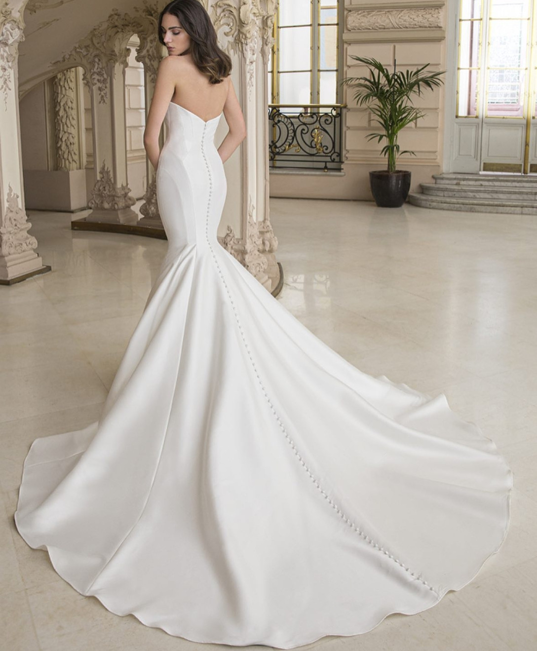 Elegant Long Satin Strapless Wedding Dresses With Buttons Mermaid Pleated Ivory Court Train Vestidos de Novia Abendkleider Bridal Gowns for Women
