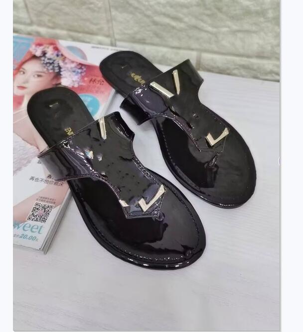 Luxury Metallic Slide Sandals Designer Slides Women's Slippers Shoes Summer Sandal Fashion Wide Flat Flip Flops Slipper For Women Low Heel Shoes Size 35-42