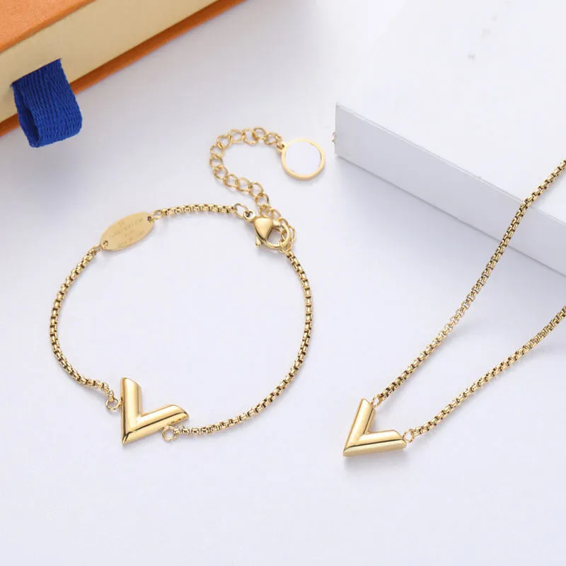 Designer Jewelry Earrings Pendant Charm Bracelets Gold Love V Necklace Women Bracelet Bangles M61084 Luxury Pendants Titanium lovers Jewelry
