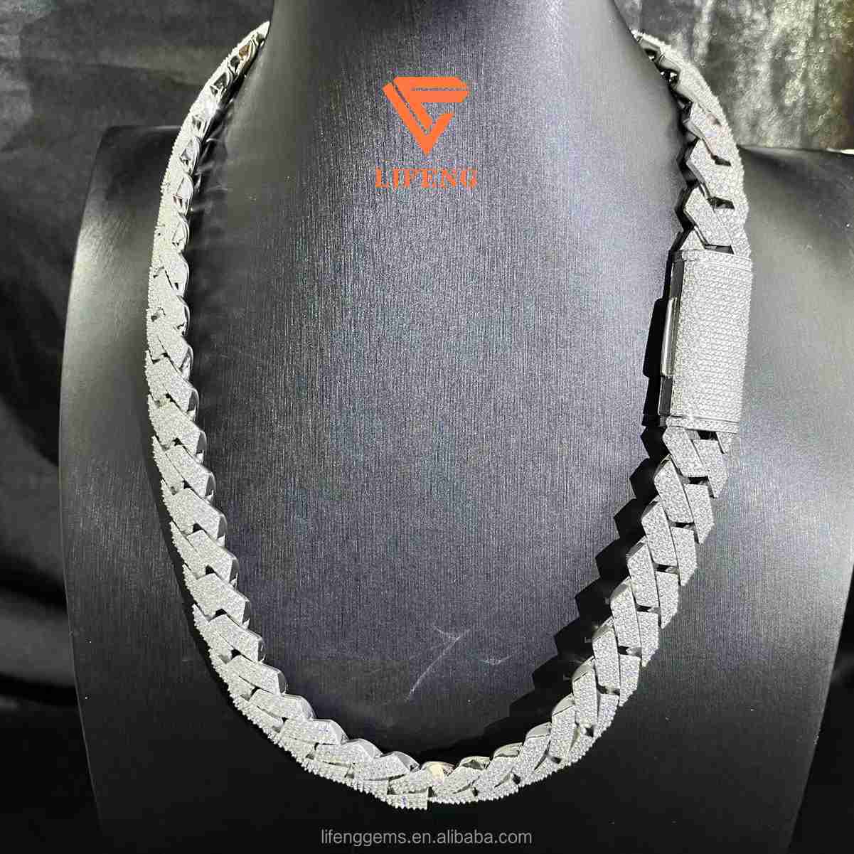 Luxury Hip Hop Cuban Necklace Bling Moissanite Diamond 20mmice Cuban Chain Fashion Jewelry
Luxury Hip Hop Cuban Necklace Bling Moissanite Diamond 20mmice Cuban Chain Fashion Jewelry