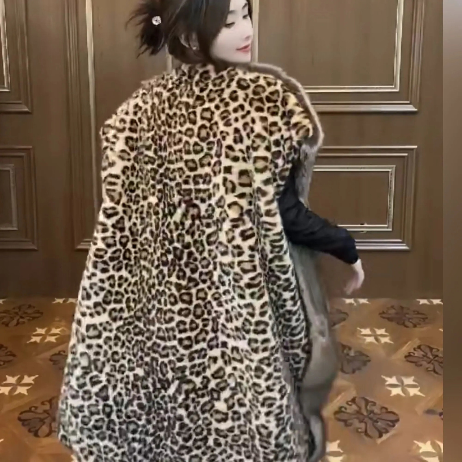 Women's Fur Faux Vefadisa 2023 Winter Leopard Sleeveless Toka Wool Integrated Thermal Insulation Sequins Casual Coat ZY2544 231122
