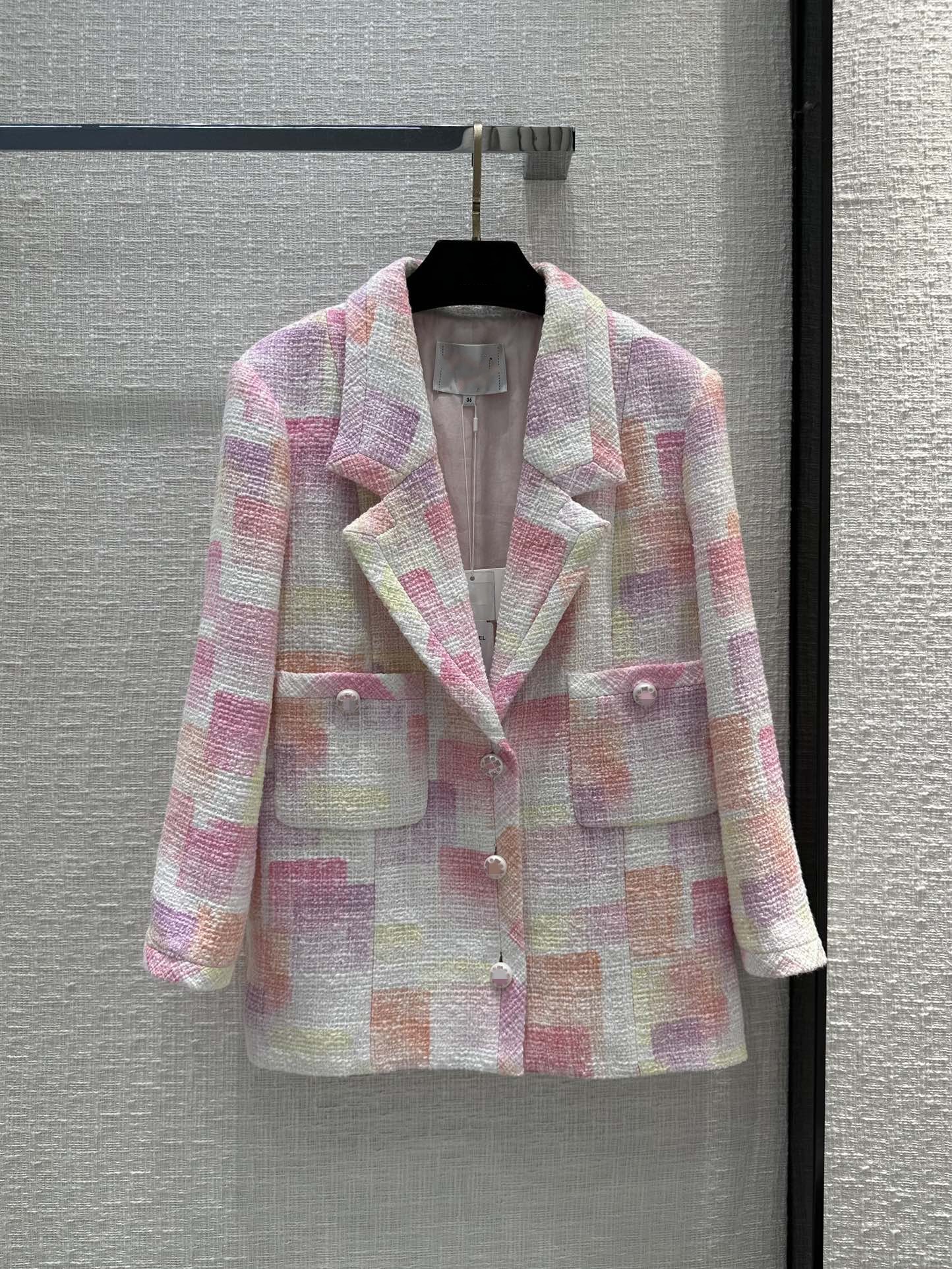 Milan Runway Women' Jackets 2023 New Autumn Lapel Neck Long Sleeve Panelled Designer Coat Brand Same Style Outerwear 0423-1, Contrast color
Milan Runway Women' Jackets 2023 New Autumn Lapel Neck Long Sleeve Panelled Designer Coat Brand Same Style Outerwear 0423-1, Contrast color
